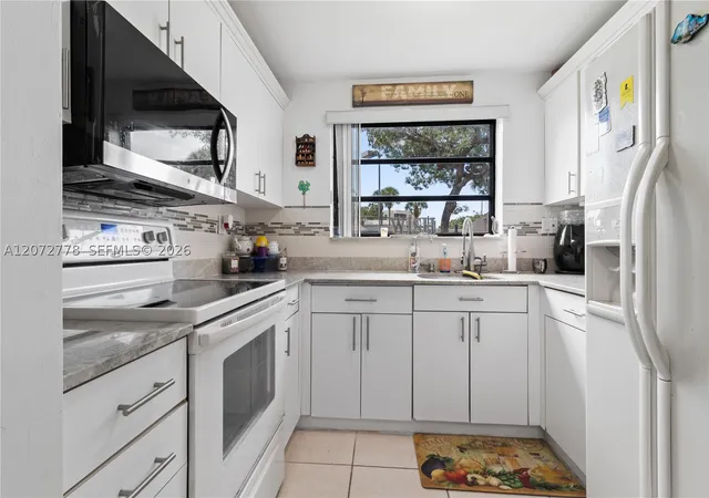Photo 3 of Condo for sale at 1101 Colony Point Cir #123, Pembroke Pines, FL 33026 | MLS# A12072778 | Listing updated on 2026-09-12