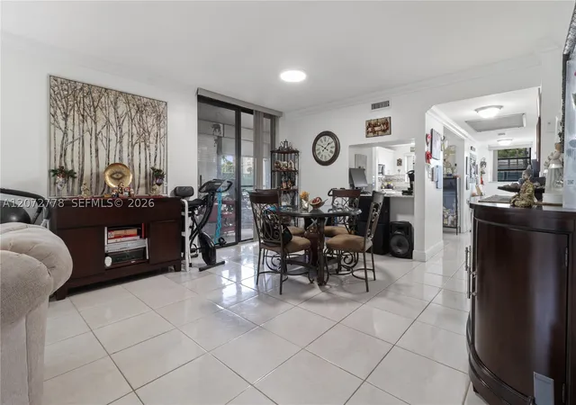 Photo 4 of Condo for sale at 1101 Colony Point Cir #123, Pembroke Pines, FL 33026 | MLS# A12072778 | Listing updated on 2026-09-12