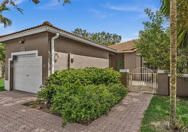 Photo 2 of Townhouse for sale at 7420 S Aragon Blvd #1, Sunrise, FL 33313 | MLS# A12080607 | Listing updated on 2026-09-11