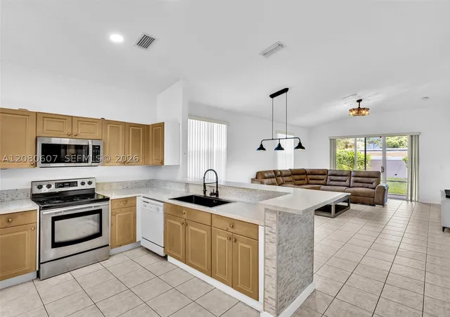 Photo 3 of Townhouse for sale at 7420 S Aragon Blvd #1, Sunrise, FL 33313 | MLS# A12080607 | Listing updated on 2026-09-11