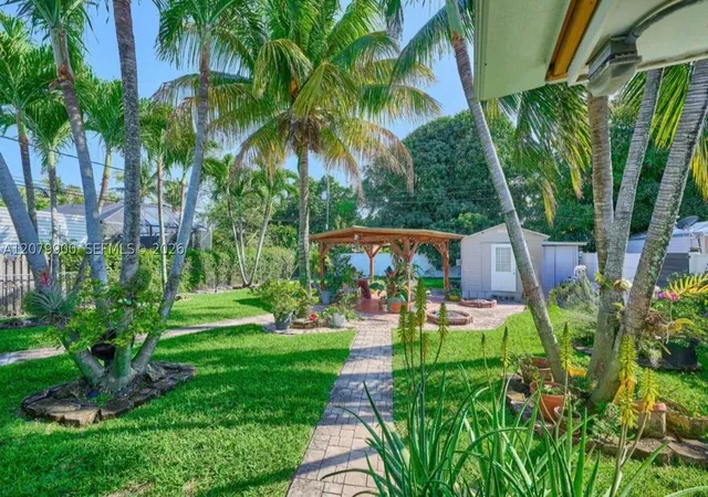 Listing Photo 4 - Condo for sale in building located at 612 W Drew St, Lantana, FL 33462