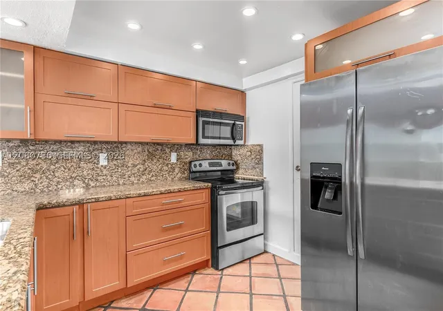 Photo 4 of Condo for sale at 1045 10th Street #402, Miami Beach, FL 33139 | MLS# A12080730 | Listing updated on 2026-09-08