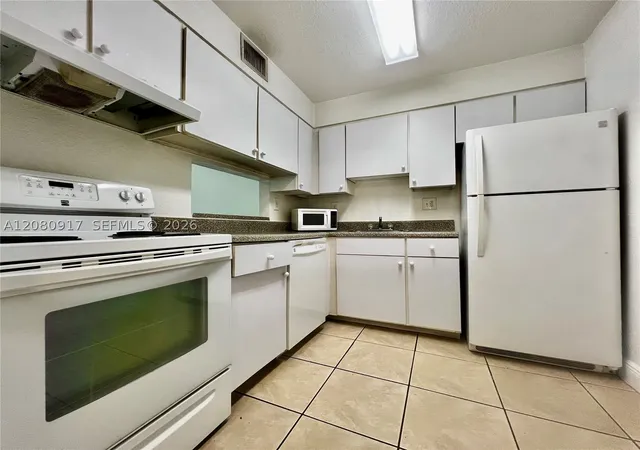 Photo 3 of Condo for sale at 5201 Geneva Way #109, Doral, FL 33166 | MLS# A12080917 | Listing updated on 2026-09-09