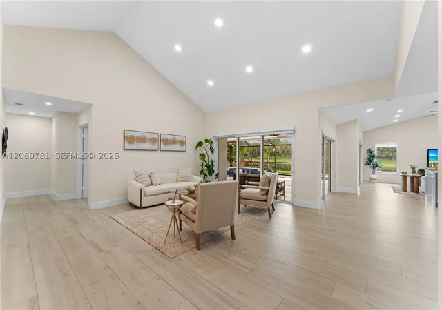 Photo 4 of Sale Pending at 1900 Lakeshore Dr, Weston, FL 33326 | MLS# A12080781 | Listing updated on 2026-09-14