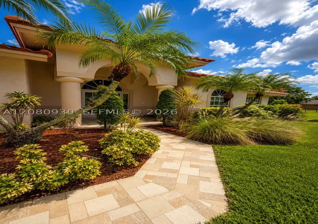 Photo 3 of Sale Pending at 1100 NW 114th Avenue, Plantation, FL 33323 | MLS# A12080930 | Listing updated on 2026-09-01