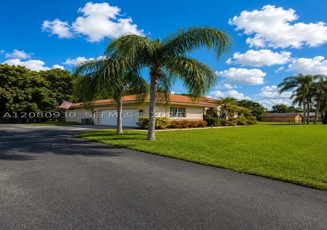 Photo 4 of Sale Pending at 1100 NW 114th Avenue, Plantation, FL 33323 | MLS# A12080930 | Listing updated on 2026-09-01
