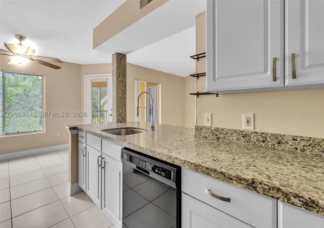 Listing Photo 4 - Condo for sale in building located at 2667 Nw 33Rd St, Oakland Park, FL 33309 - Unit #2413