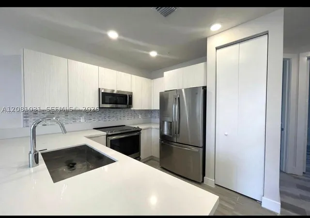 Listing Photo 4 - Condo for sale in building located at 10229 Nw 64Th Ter, Doral, FL 33178 - Unit #303