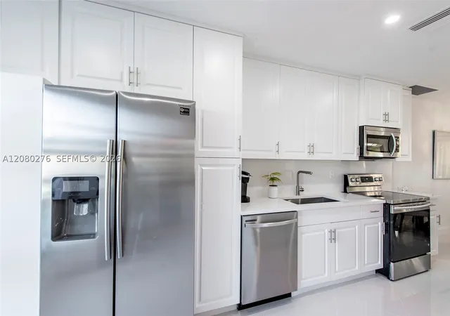 Photo 2 of Single family home for sale at 8580 Bella Vista Dr, Boca Raton, FL 33433 | MLS# A12080276 | Listing updated on 2026-09-01