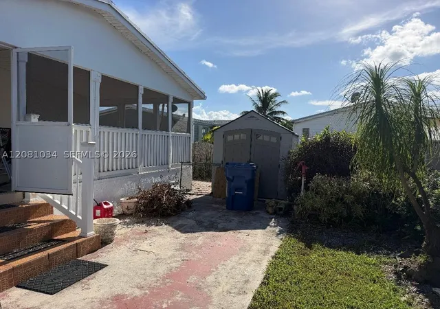 Listing Photo 4 - Condo for sale in building located at 19800 Sw 180Th Ave, Miami, FL 33187 - Unit #569