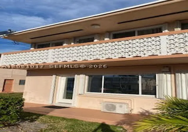 Photo 2 of Condo for sale at 925 Sw 11th Avenue #1, Hallandale Beach, FL 33009 | MLS# A12081017 | Listing updated on 2026-09-03