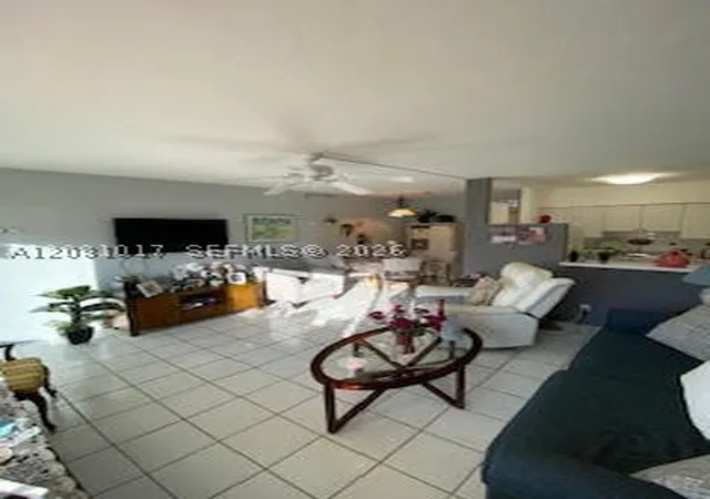 Photo 4 of House for sale at 925 SW 11th Avenue #1, Hallandale Beach, FL 33009 | MLS# A12081017 | Listing updated on 2026-09-03