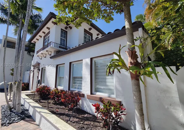 Photo 2 of Single family home for sale at 1823 S Bayshore Ln, Miami, FL 33133 | MLS# A12078564 | Listing updated on 2026-09-01