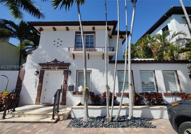 Photo 4 of Single family home for sale at 1823 S Bayshore Ln, Miami, FL 33133 | MLS# A12078564 | Listing updated on 2026-09-01