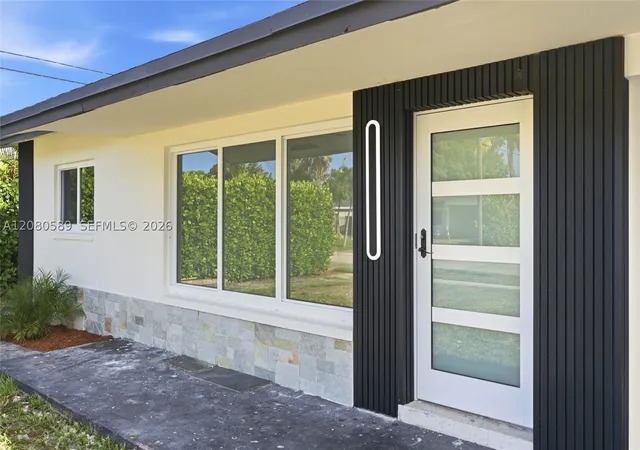 Photo 3 of Single family home for sale at 824 Nw 29th Court, Wilton Manors, FL 33311 | MLS# A12080589 | Listing updated on 2026-09-11