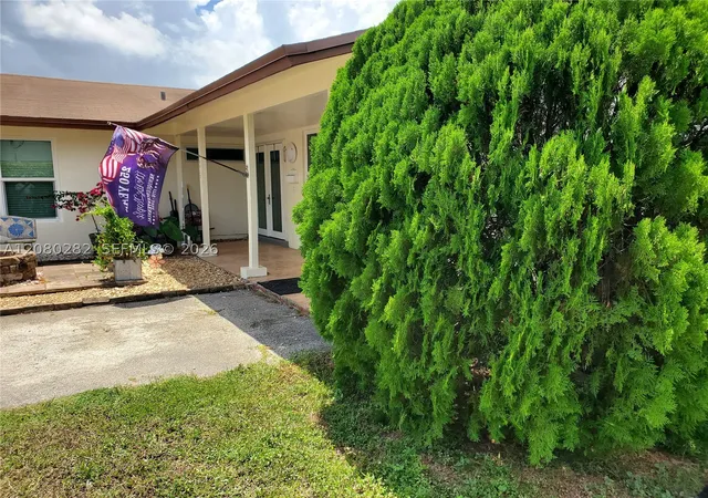 Photo 3 of Single family home for sale at 16630 SW 102nd Place, Miami, FL 33157 | MLS# A12080282 | Listing updated on 2026-09-15