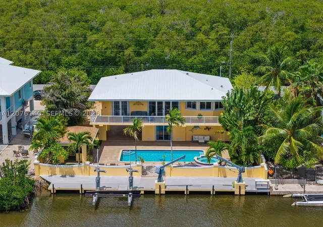 Photo 2 of Single family home for sale at 984 Shaw Dr, Key Largo, FL 33037 | MLS# A12076140 | Listing updated on 2026-09-01