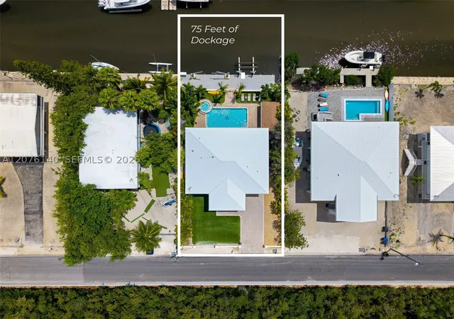 Photo 3 of Single family home for sale at 984 Shaw Dr, Key Largo, FL 33037 | MLS# A12076140 | Listing updated on 2026-09-01