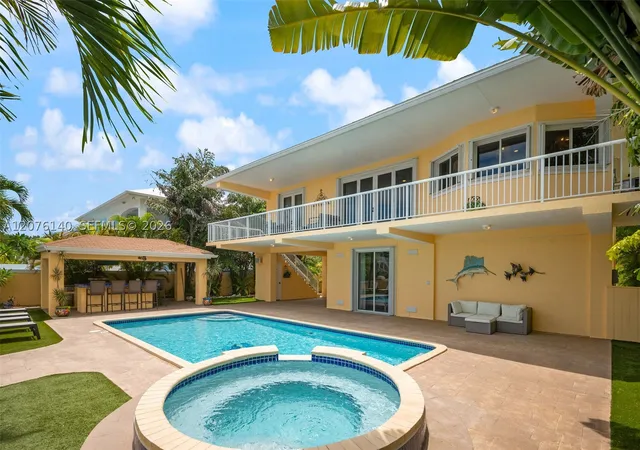 Photo 3 of Single family home for sale at 984 Shaw Dr, Key Largo, FL 33037 | MLS# A12076140 | Listing updated on 2026-09-01