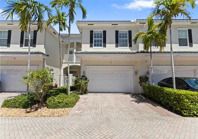 Photo 2 of Townhouse for sale at 1139 N Victoria Park Rd, Fort Lauderdale, FL 33304 | MLS# A12076697 | Listing updated on 2026-09-13