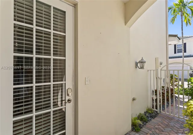 Photo 4 of Townhouse for sale at 1139 N Victoria Park Rd, Fort Lauderdale, FL 33304 | MLS# A12076697 | Listing updated on 2026-09-13