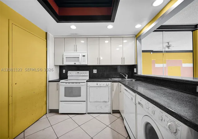 Photo 4 of Condo for sale at 1600 S Ocean Dr #PHD, Hollywood, FL 33019 | MLS# A12081122 | Listing updated on 2026-09-01