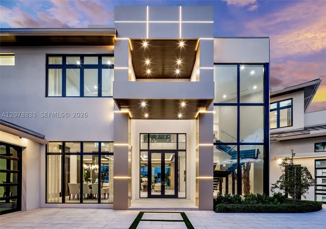Photo 2 of Mansion for sale at 51 Isla Bahia Dr, Fort Lauderdale, FL 33316 | MLS# A12078833 | Listing updated on 2026-10-07