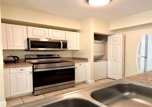 Photo 4 of Condo for sale at 17150 N Bay Rd #2419, Sunny Isles Beach, FL 33160 | MLS# A12081207 | Listing updated on 2026-09-01
