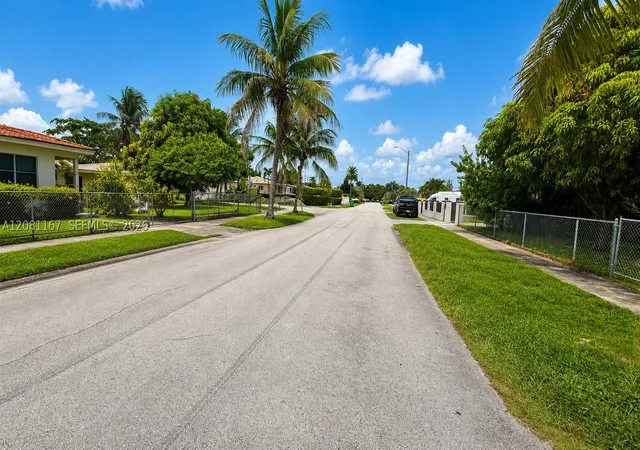 Photo 4 of Sale Pending at 7800 SW 34th Terrace, Miami, FL 33155 | MLS# A12081167 | Listing updated on 2026-09-05