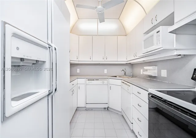 Photo 4 of Condo for sale at 3625 N Country Clb Dr #901, Aventura, FL 33180 | MLS# A12080892 | Listing updated on 2026-09-03