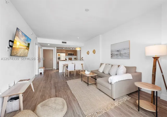 Listing Photo 1 - Condo for sale in Cassa Brickell located at 201 Sw 17Th Rd, Miami, FL 33129 - Unit #411