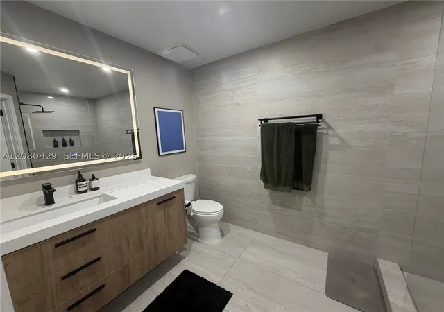 Townhouse for sale at 16676 Hemingway Dr, Weston, FL 33326 | MLS# A12080429