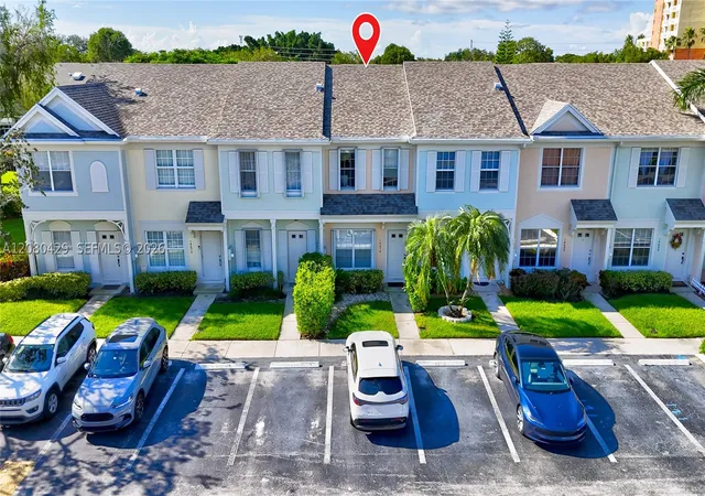 Photo 3 of Townhouse for sale at 16676 Hemingway Dr, Weston, FL 33326 | MLS# A12080429 | Listing updated on 2026-09-20