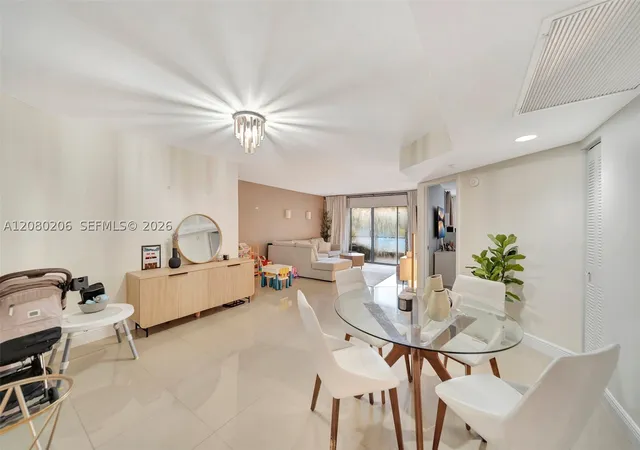 Listing Photo 5 - Condo for sale in building located at 1706 Hammock Blvd, Coconut Creek, FL 33063 - Unit #110