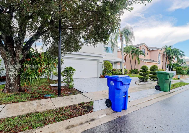 Photo 3 of Single family home for sale at 10262 Sw 9th Lane, Pembroke Pines, FL 33025 | MLS# A12080223 | Listing updated on 2026-09-05