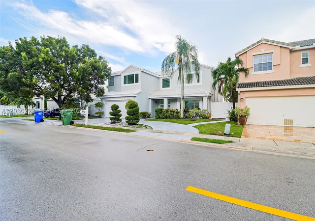 Photo 4 of Single family home for sale at 10262 SW 9th Lane, Pembroke Pines, FL 33025 | MLS# A12080223 | Listing updated on 2026-09-05
