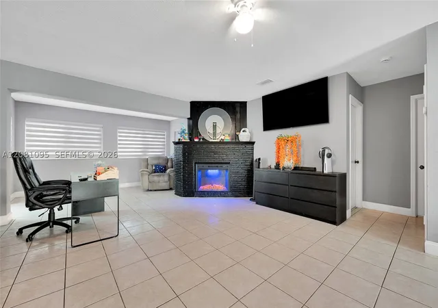 Photo 4 of Single family home for sale at 1024 Long Is Ave, Fort Lauderdale, FL 33312 | MLS# A12081095 | Listing updated on 2026-09-01