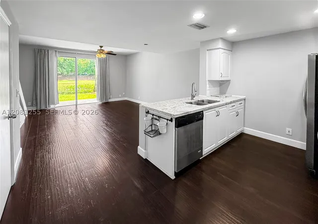 Photo 3 of Townhouse for sale at 1606 Veracruz Ln, Weston, FL 33327 | MLS# A12081255 | Listing updated on 2026-09-10