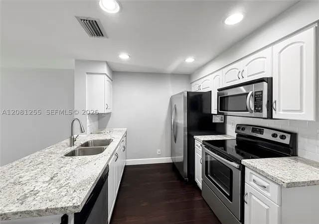 Photo 3 of Townhouse for sale at 1606 Veracruz Ln, Weston, FL 33327 | MLS# A12081255 | Listing updated on 2026-09-10