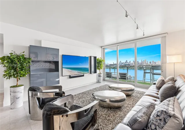 Photo 4 of Condo for sale at 1000 West Ave #1518, Miami Beach, FL 33139 | MLS# A12080957 | Listing updated on 2026-09-10