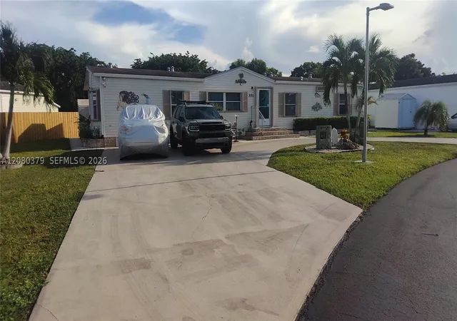 Photo 2 of Manufactured home for sale at 35303 Sw 180th Avenue 351 352, Homestead, FL 33034 | MLS# A12080379 | Listing updated on 2026-09-02