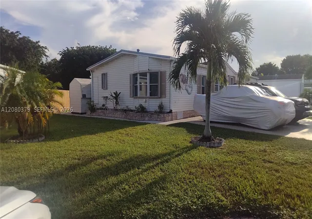 Photo 3 of Manufactured home for sale at 35303 Sw 180th Avenue 351 352, Homestead, FL 33034 | MLS# A12080379 | Listing updated on 2026-09-02