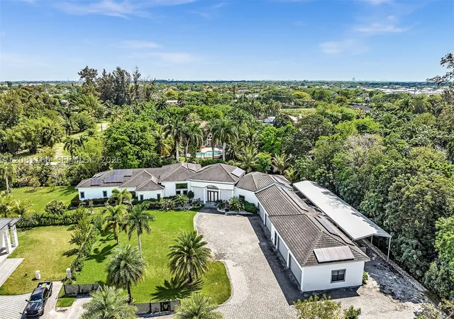 Photo 2 of Single family home for sale at 1540 Sw 115th Avenue, Davie, FL 33325 | MLS# A12081160 | Listing updated on 2026-09-01
