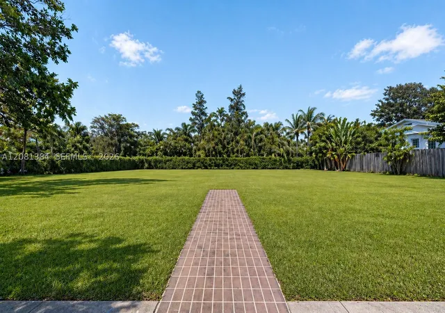 Photo 2 of Multi family home for sale at 401 Ne 14th Avenue, Fort Lauderdale, FL 33301 | MLS# A12081384 | Listing updated on 2026-09-01
