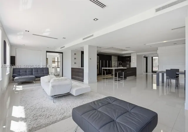 Listing Photo 3 - Condo for sale in building located at 1330 Ocean Dr, Miami Beach, FL 33139 - Unit #3CA