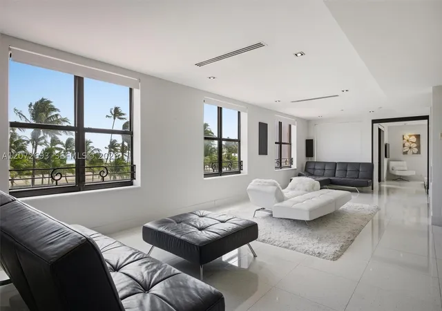 Listing Photo 4 - Condo for sale in building located at 1330 Ocean Dr, Miami Beach, FL 33139 - Unit #3CA