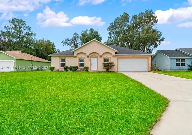Photo 1 of Single family home for sale at 42 Pecan Loop, Ocala, FL 34472 | MLS# A12081469 | Listing updated on 2026-09-01