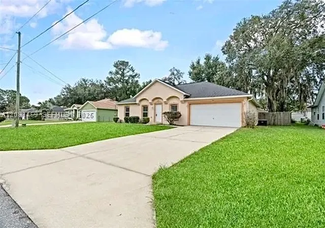 Photo 2 of Single family home for sale at 42 Pecan Loop, Ocala, FL 34472 | MLS# A12081469 | Listing updated on 2026-09-01
