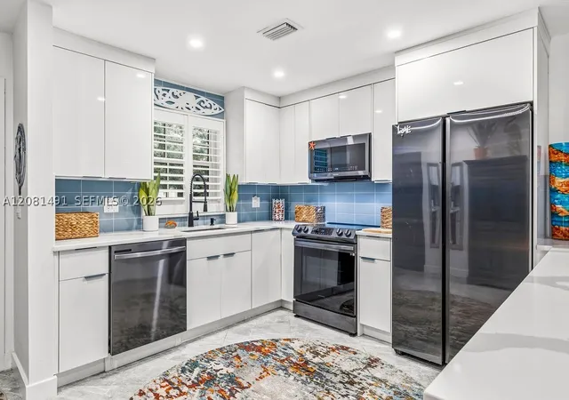 Photo 4 of Condo for sale at 900 Jasmine Ln #105A, Vero Beach, FL 32963 | MLS# A12081491 | Listing updated on 2026-10-03