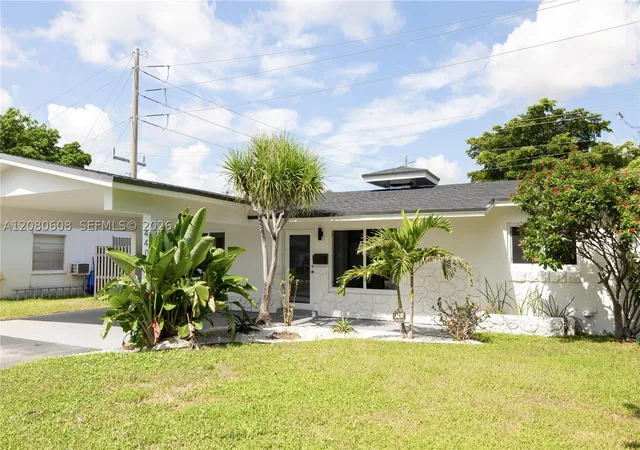 Photo 2 of Single family home for sale at 4401 Ne 13th Avenue, Oakland Park, FL 33334 | MLS# A12080608 | Listing updated on 2026-09-10
